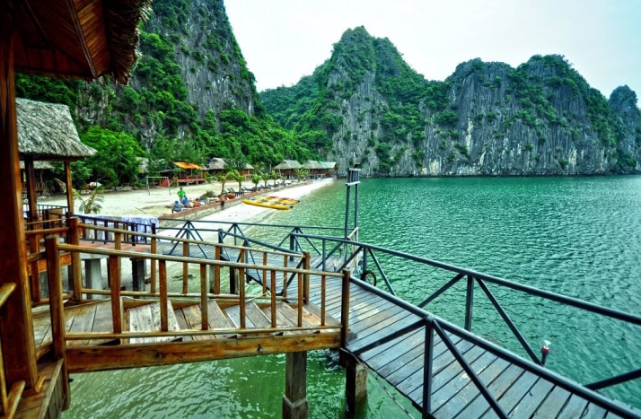 kinh-nghiem-du-lich-vinh-lan-ha-tu-tuc-gia-re