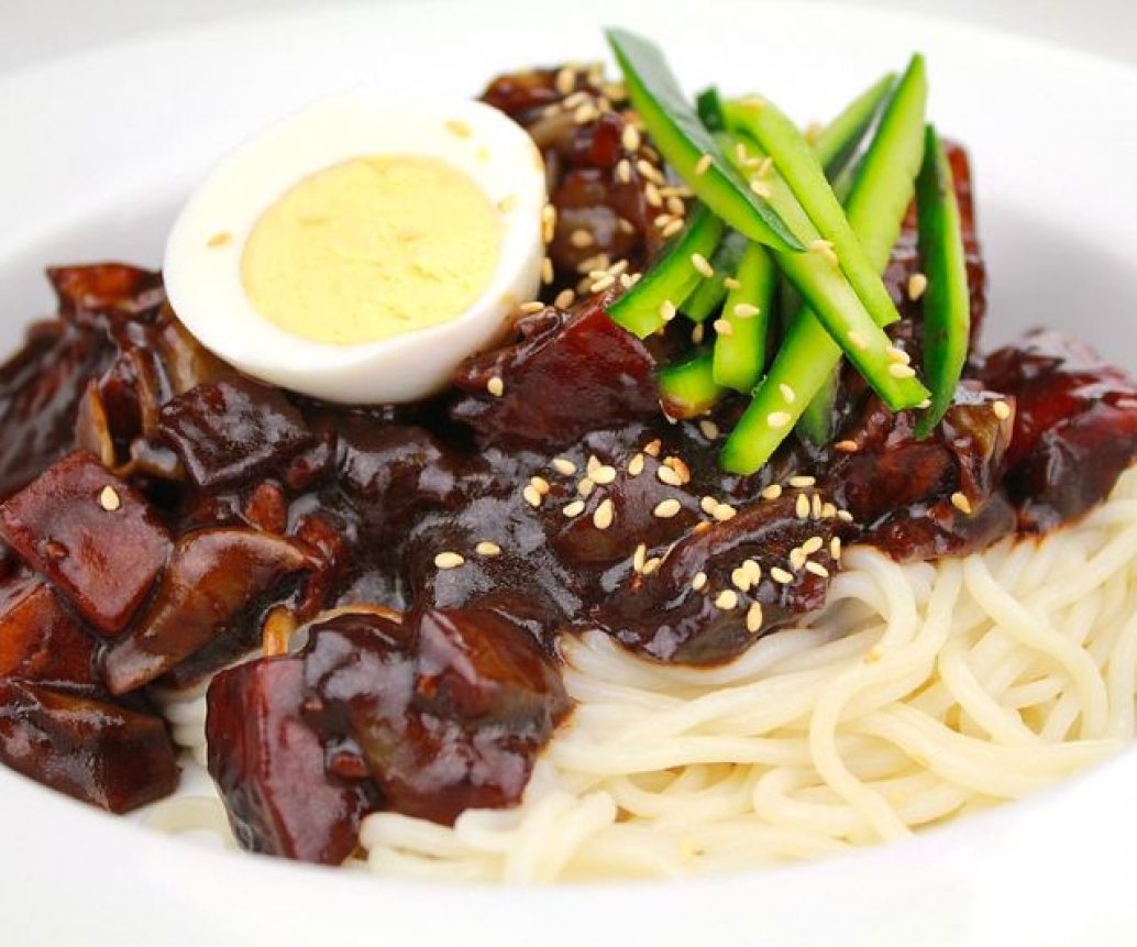 Thưởng Thức Mì Jajangmyeon Ngon Nổi Tiếng Tại Hàn Quốc